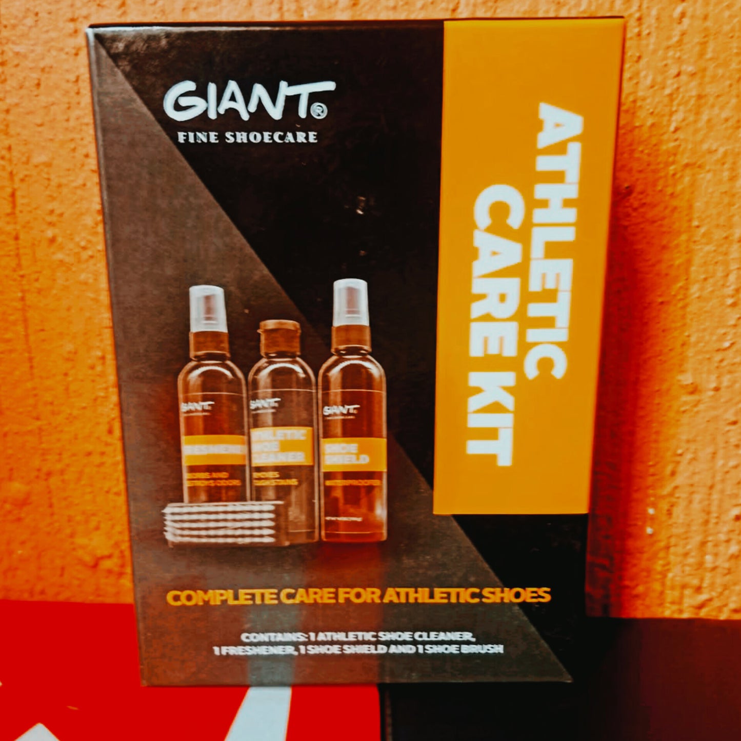 Giant Sneaker Shoe Cleaning, Deodorizer & Protective Coating & Brush Canvas, Sports, Synthetic Leather Shoe Cleaner